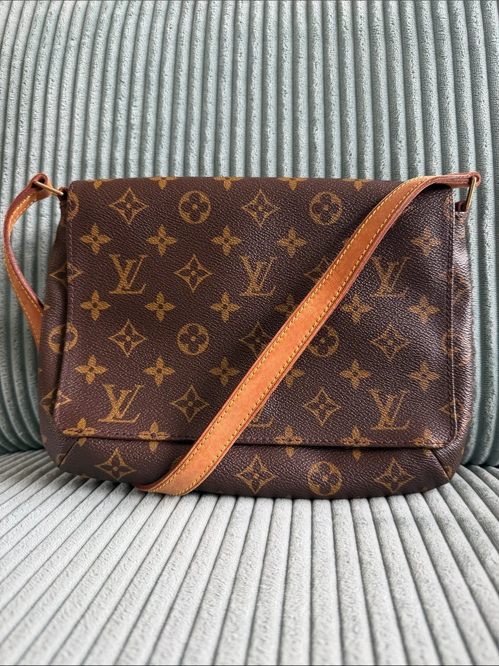 Louis Vuitton Monogram Musette Tango Shoulder Bag & LV Monogram Compact Wallet - Picture 2 of 12
